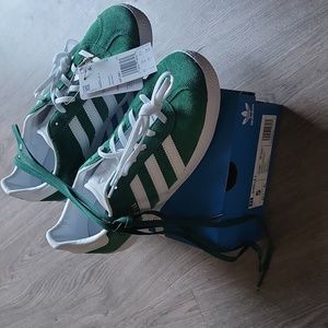 Adidas Gazelle J. Size 5.